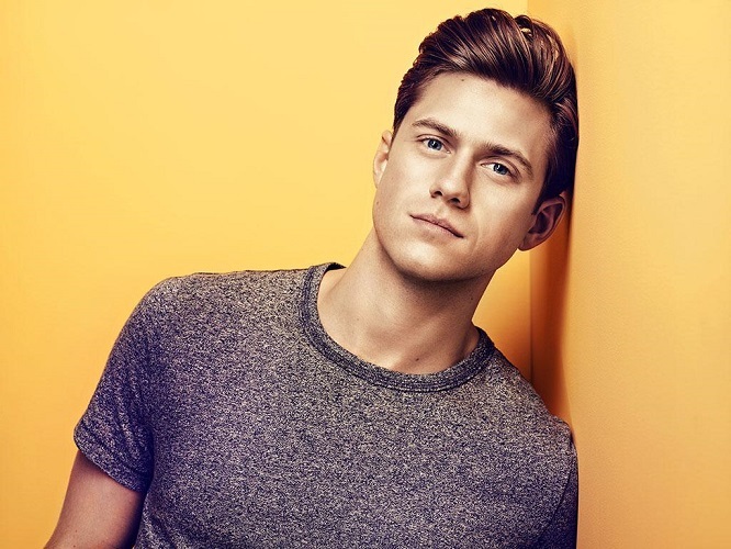Aaron Tveit Theatregold